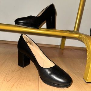 Leather pumps perfect for office